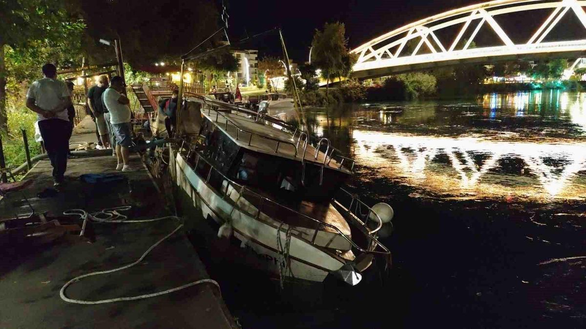 Manavgat\'ta Batan Tekne Kurtarıldı