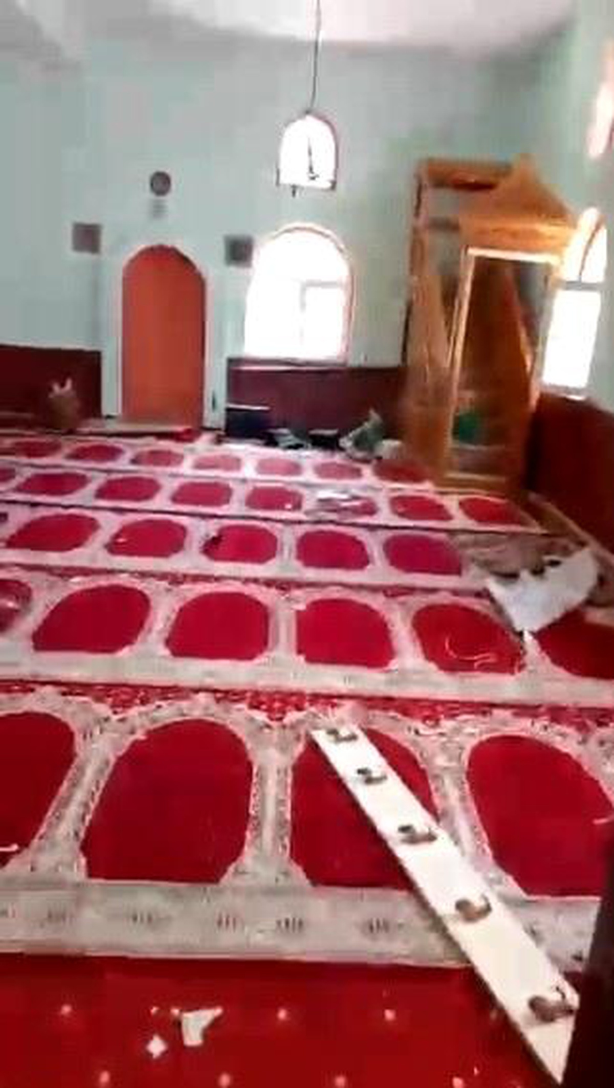 Tahrip edilen köy camisi belediye ekiplerince yeniden ibadete hazır hale getirildi