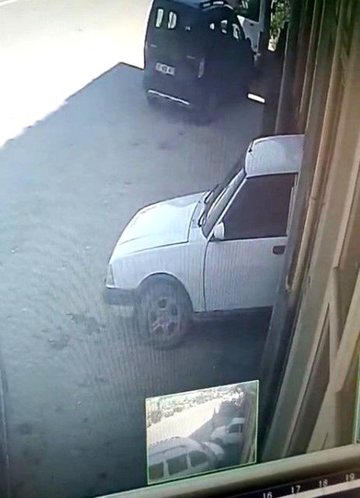 Otomobil Altında Kalan Usta Yaralandı