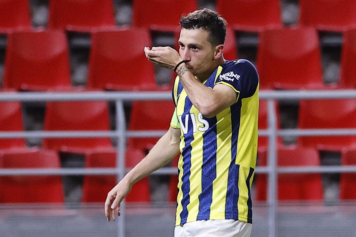 Taraftarlar şaşkın! Fenerbahçe\'de Mert Hakan Yandaş sürprizi