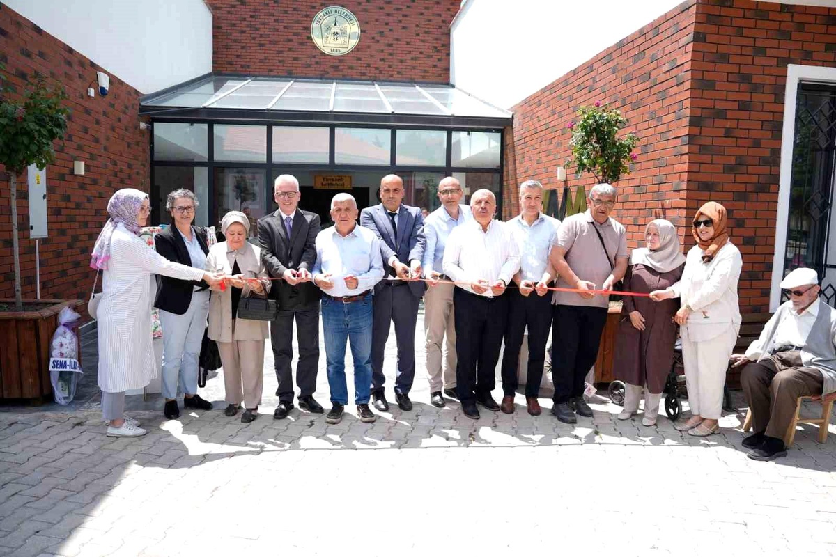 Tavşanlı\'da Zehra Çetin\'in el emeği eserleri Tavşanlı\'da sanatseverlerle buluştu