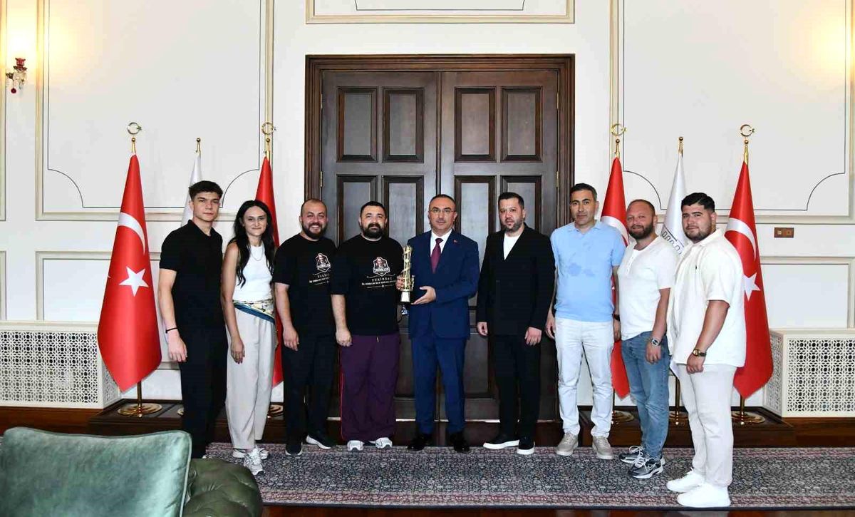 3 Kemaller Halk Dansları Türkiye Şampiyonu