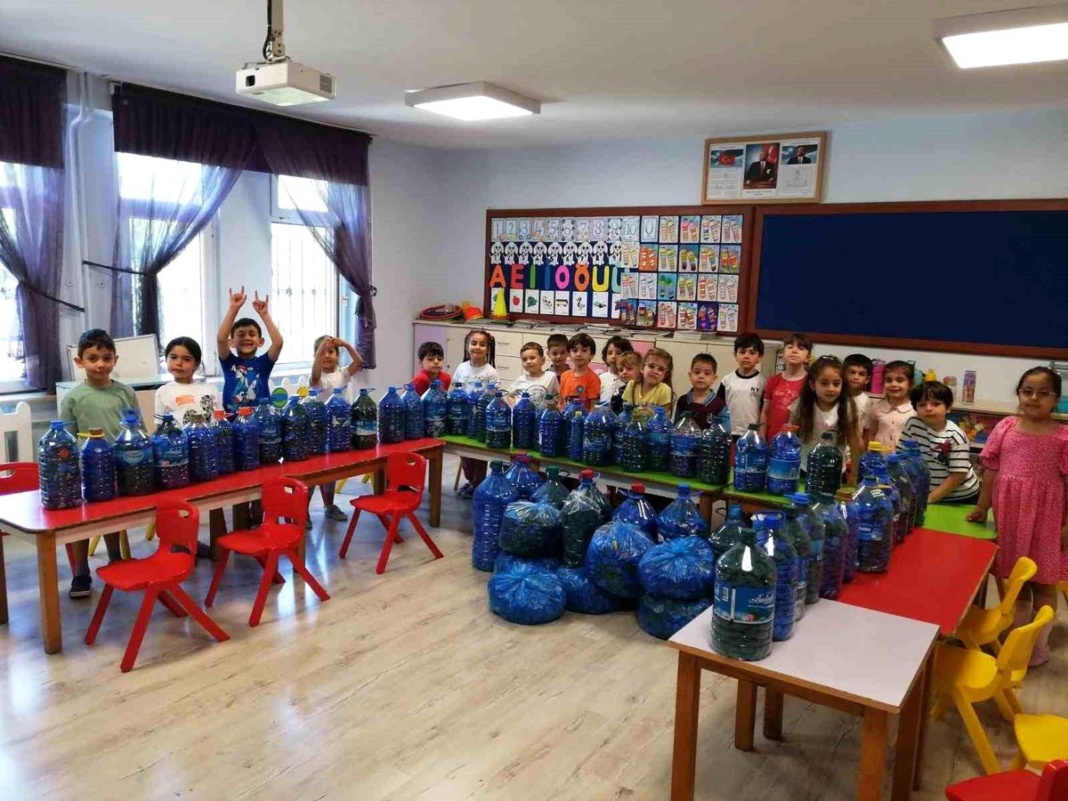 Trabzon\'da \'Kapaklar Çoğalsın Engeller Azalsın Projesi\'ne miniklerden destek