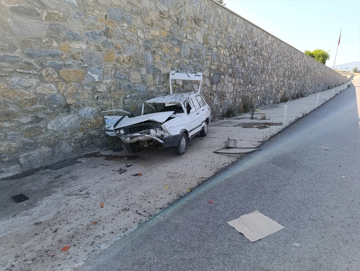 Uşak\'ta Trafik Kazası: 1 Yaralı
