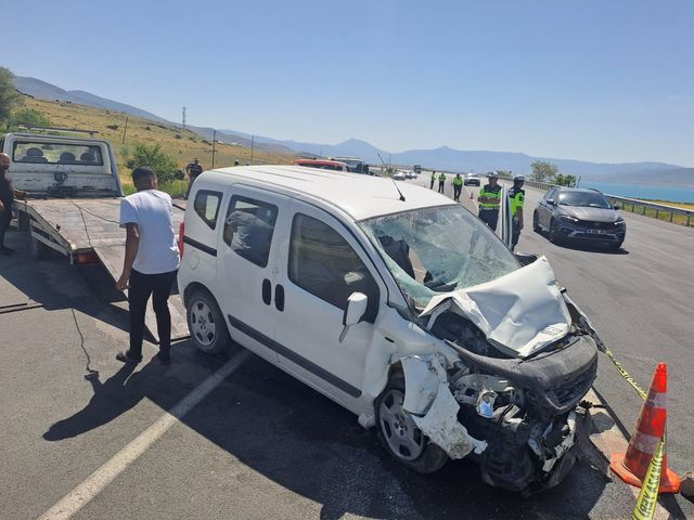 Van'da askeri araca çarpma: 1 şehit, 5 yaralı