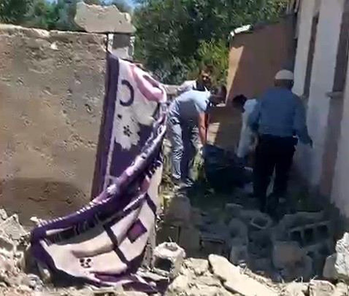 66 Yaşındaki Adam Bahçe Duvarının Altında Ölü Bulundu