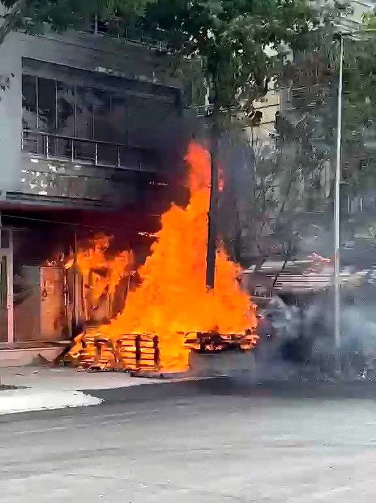 Adıyaman\'da Yangın: 5 Kişi Dumandan Etkilendi