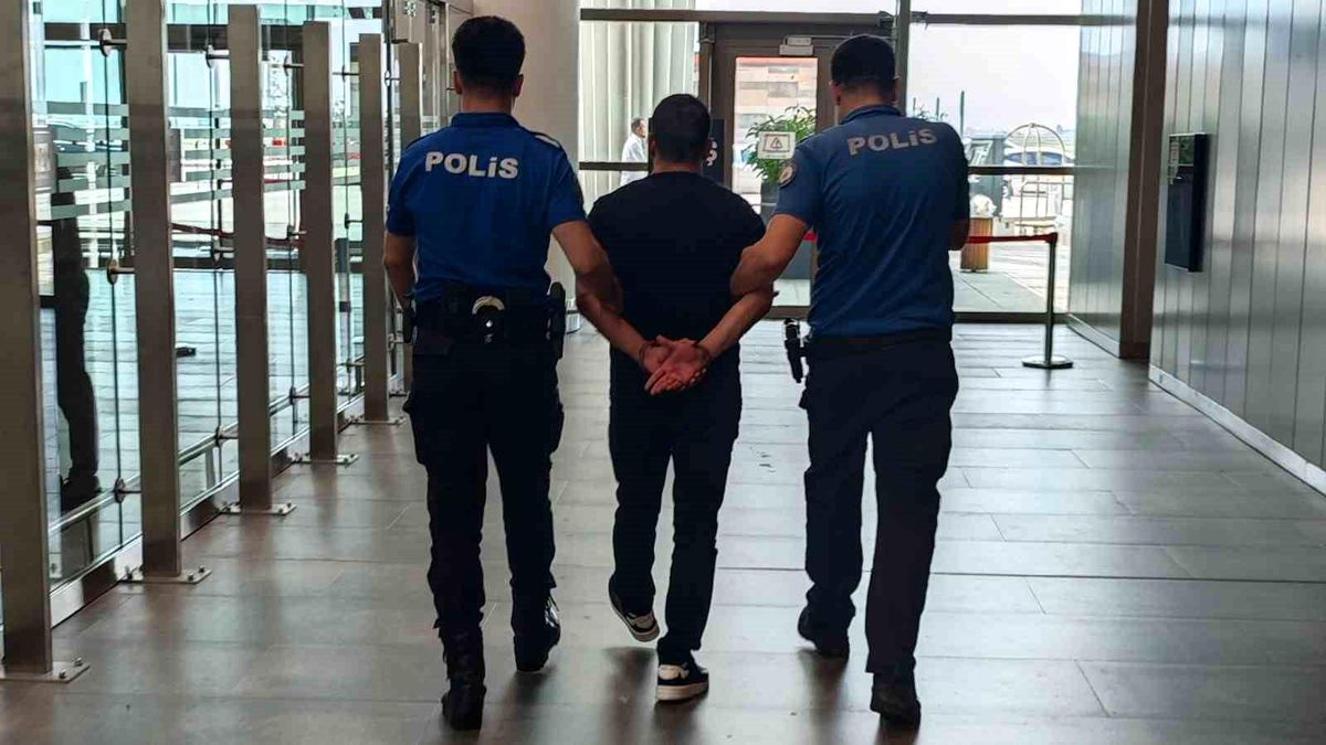Mersin\'de Hapis Cezalı Şahıs Havalimanında Yakalandı