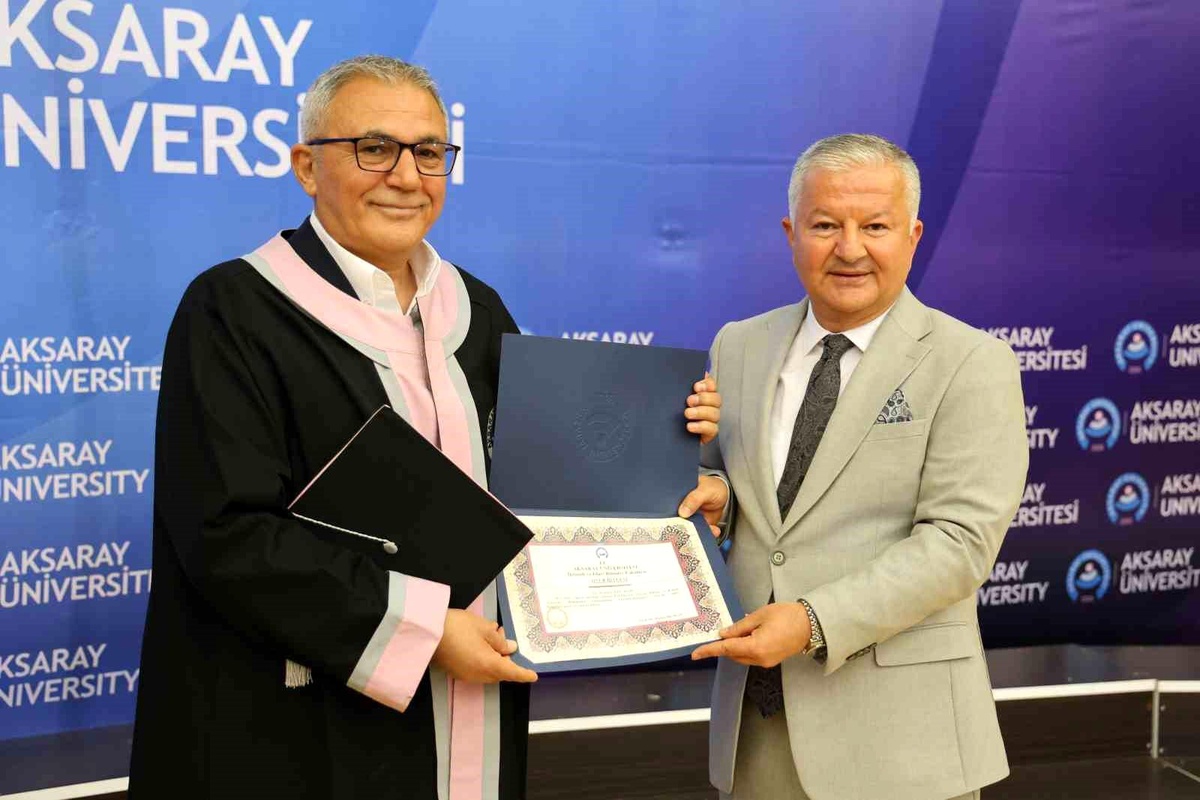 55 Yaşında Üniversiteye Başladı, 59\'da Mezun Oldu