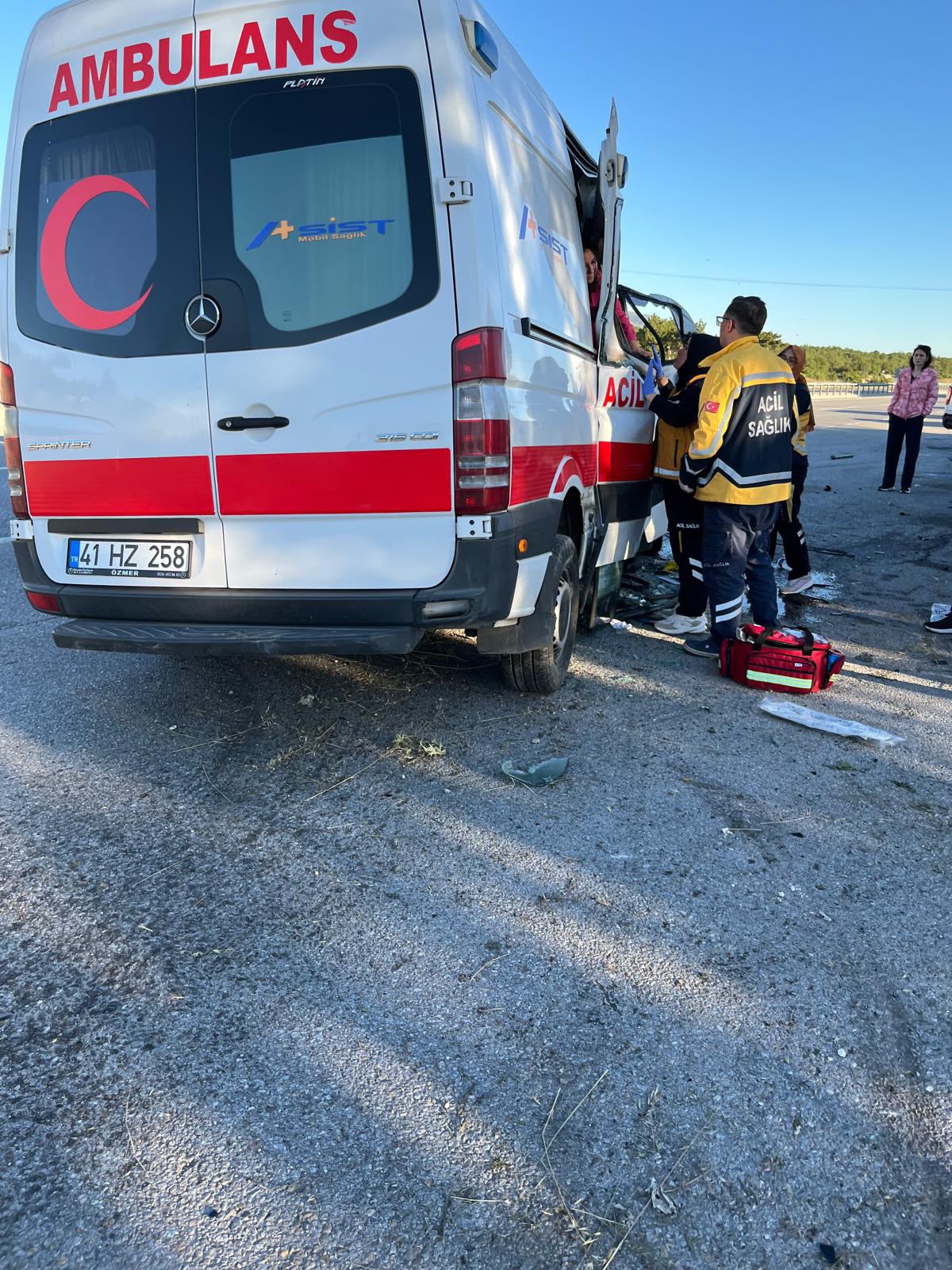 Ambulans TIR\'a Çarptı: 1 Ölü, 3 Yaralı