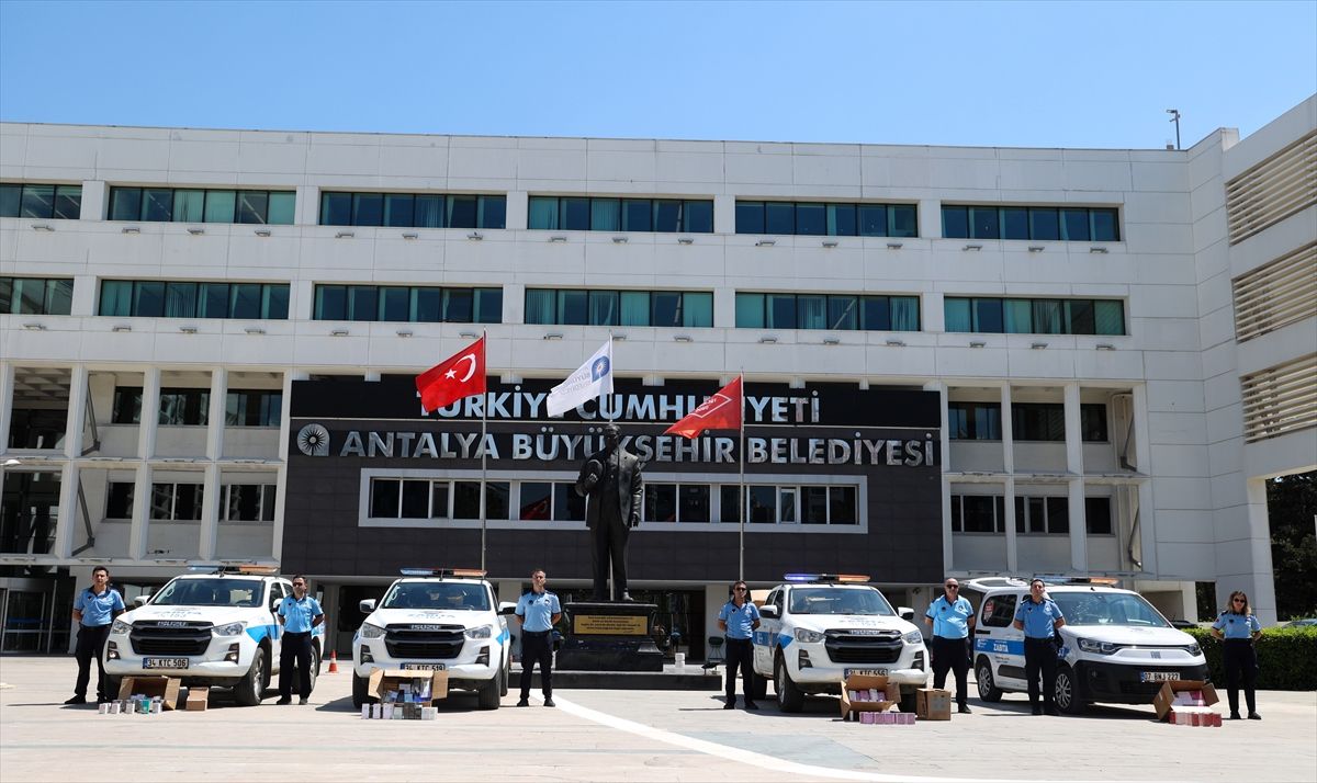 Antalya\'da 4 bin 322 sahte parfüm ele geçirildi