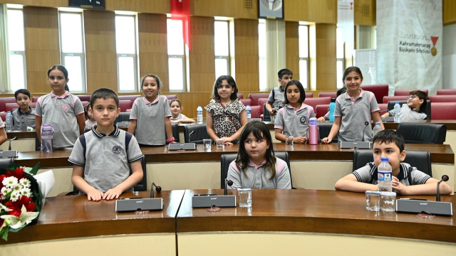 Başkan Görgel minik öğrencileri ağırladı