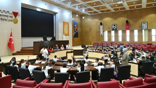 Başkan Görgel minik öğrencileri ağırladı