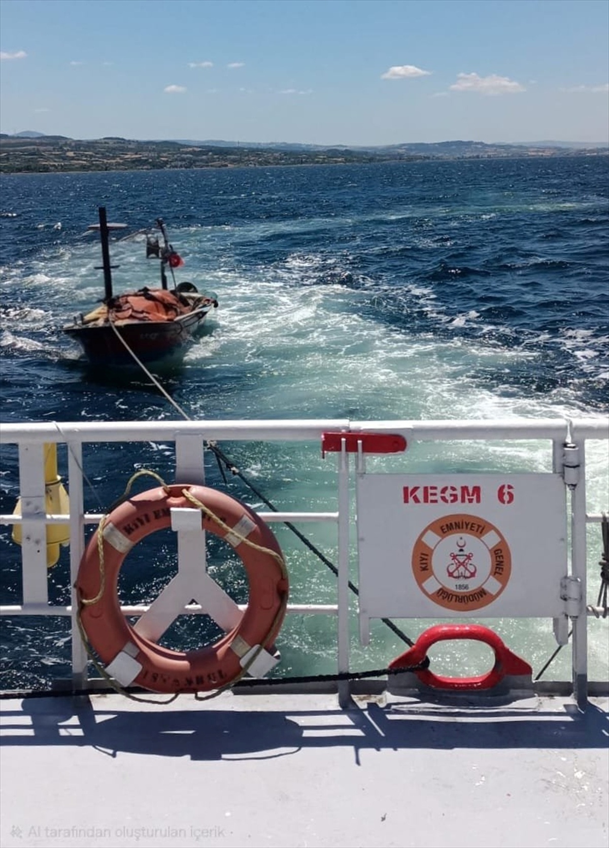 Çanakkale Boğazı\'nda Tekne Kurtarıldı
