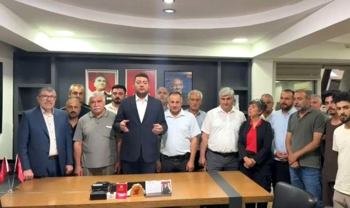 CHP\'de gece yarısı çilingirli devir