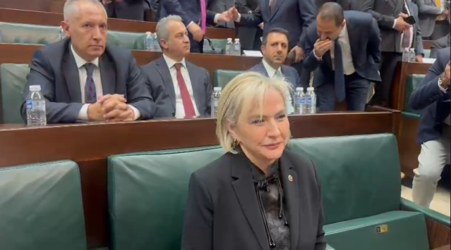 CHP'den istifa eden Nimet Özdemir AK Parti Grup Toplantısı'na geldi