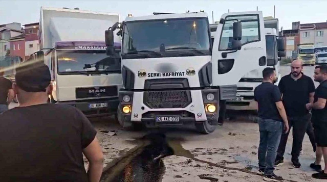 Eskişehir’de Freni Boşalan Kamyon Parka Yaklaştı