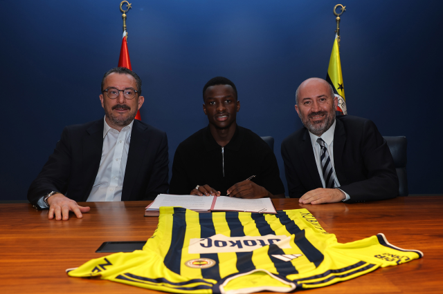 Bir transfer daha açıklandı! Genç futbolcu 5 yıl Fenerbahçe'de
