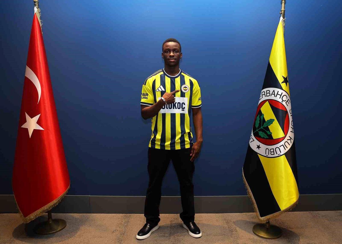 Fenerbahçe Amara Diouf ile Anlaştı