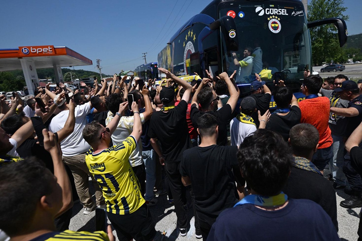 Fenerbahçe\'nin kamp kadrosu belli oldu! Mert Hakan detayı