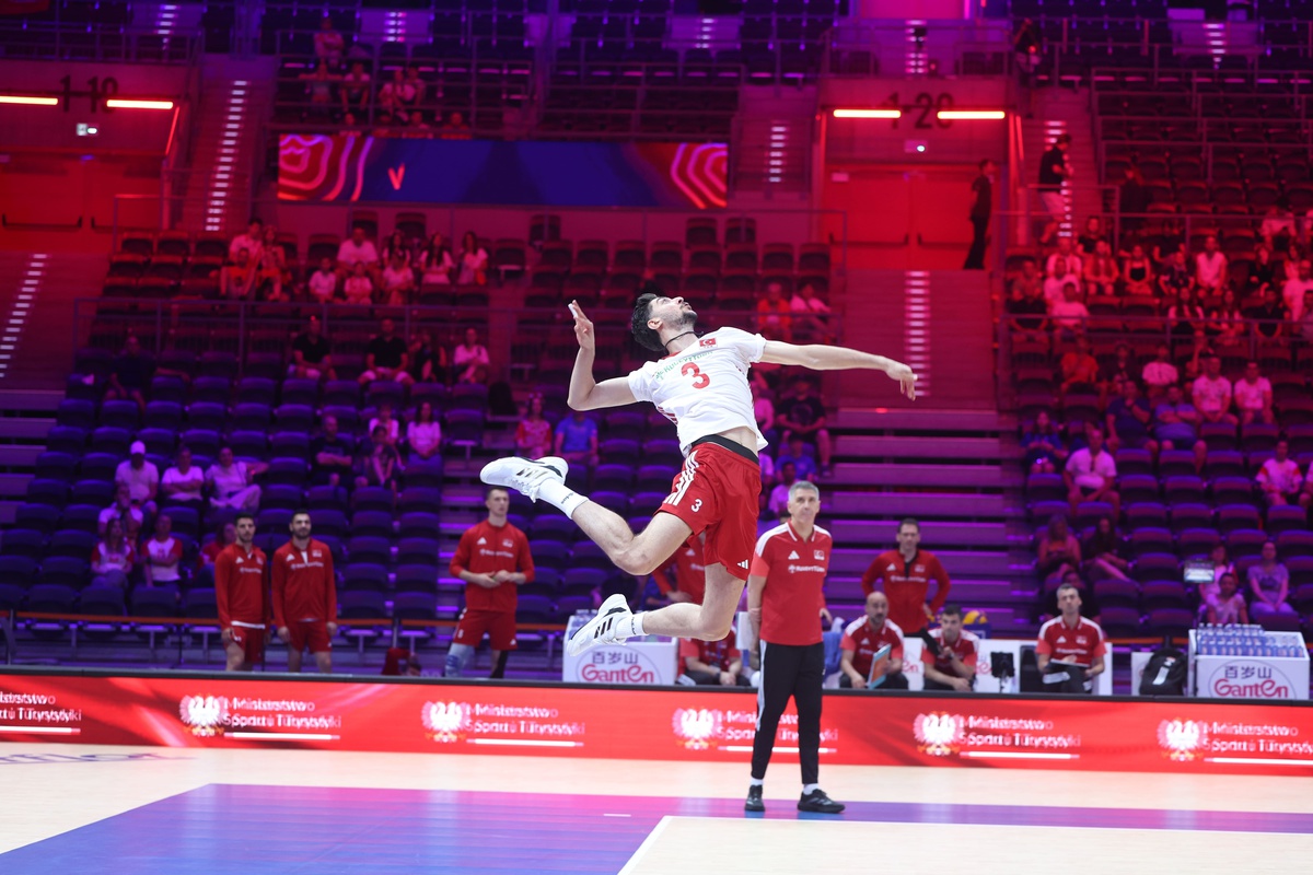 Milliler, Çin\'i 3-0 Yenerek VNL\'e Başladı