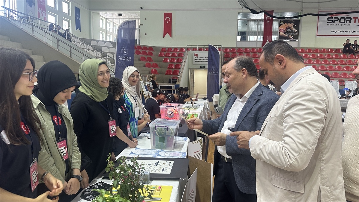 İskenderun\'da Bilim Fuarı Düzenlendi