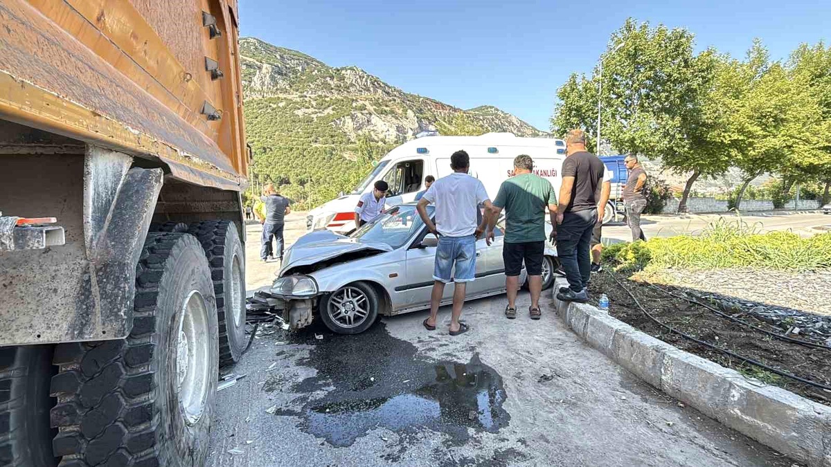 Menteşe\'de Trafik Kazası: 1 Yaralı