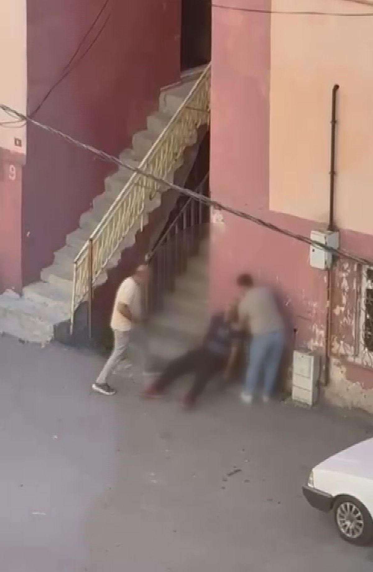 Kiracı, Ev Sahibine Bıçakla Saldırdı