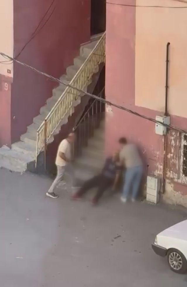 Kiracı, Ev Sahibine Bıçakla Saldırdı