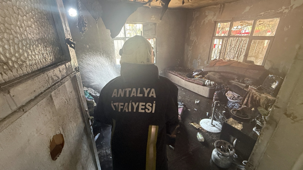 Antalya\'da Eş Zamanlı Yangın İddiası