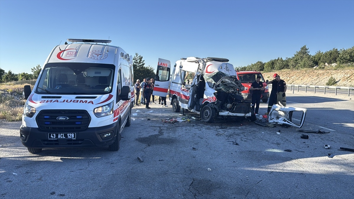 Kütahya\'da Ambulansta Kaza: 1 Ölü, 4 Yaralı