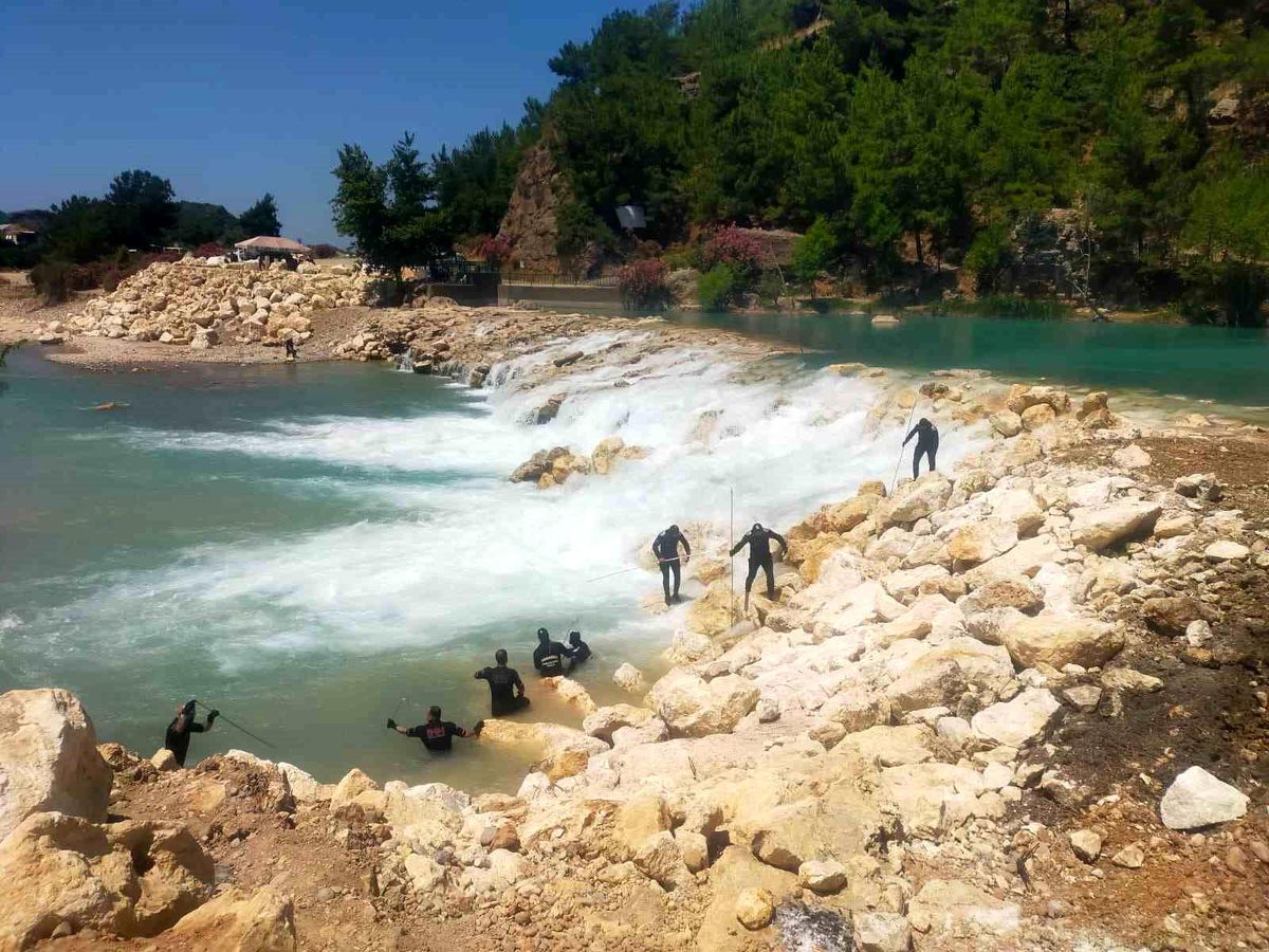 Manavgat\'ta Kaybolan Genç İçin Arama Çalışmaları Devam Ediyor