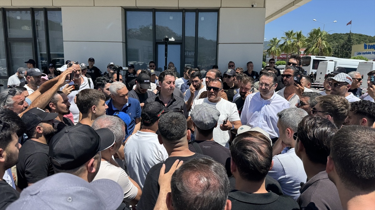 Marmaris Esnafı Gölgelik İçin Protesto Düzenledi
