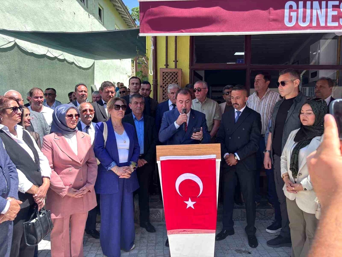 MHP Sivrihisar İlçe Başkanlığı\'nın yeni hizmet binası törenle hizmete açıldı