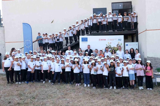 Bursa’da Öğrenciler Fide Dikti