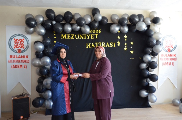 Kadınların Okuma Yazma Mezuniyeti Coşkusu