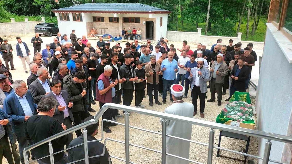 Ordu\'da Eşini Bıçaklayarak Öldüren Adam Adliyeye Sevk Edildi