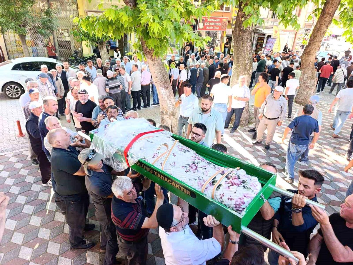 21 Yaşındaki Cansu Zengin’in Cenazesi Toprağa Verildi