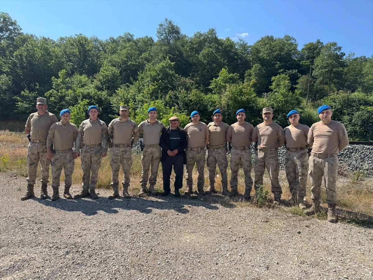 Kayıp 70 Yaşındaki Adam Jandarma Tarafından Bulundu