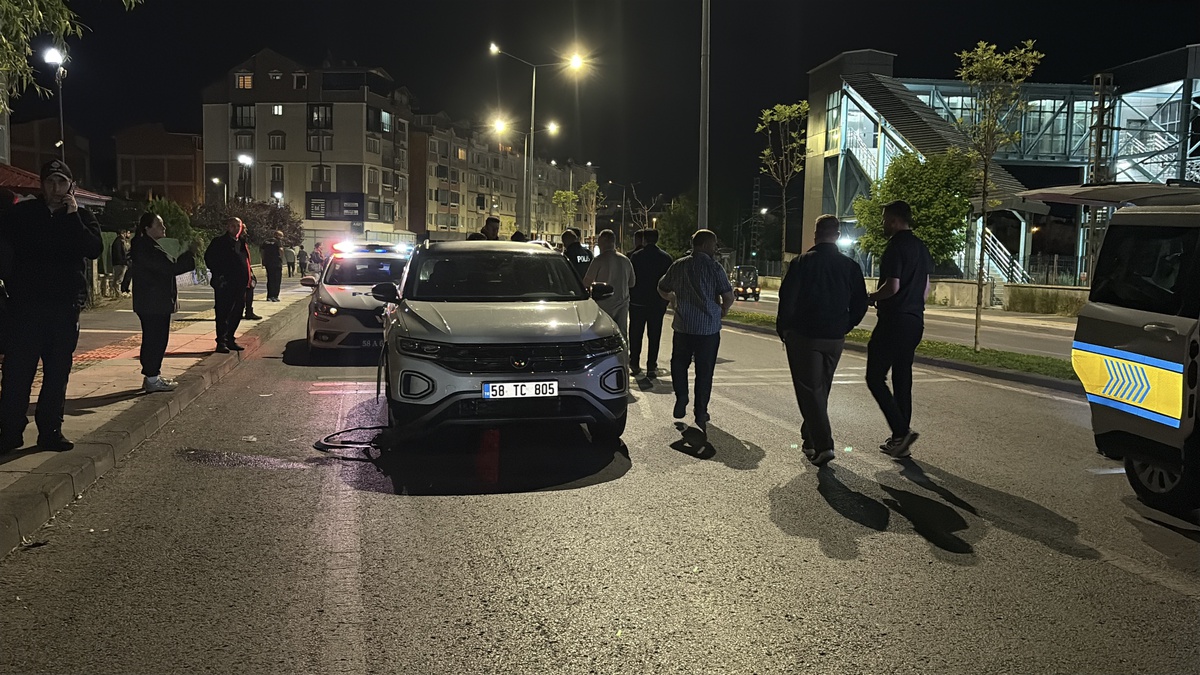 Sivas\'ta Motosiklet Kazası: İki Yaralı