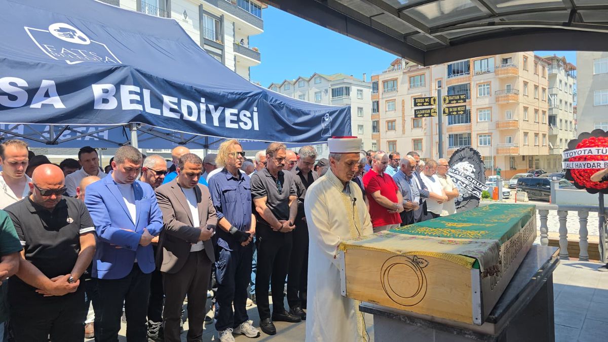 Soner Arıca\'nın Annesi Altun Arıca Toprağa Verildi