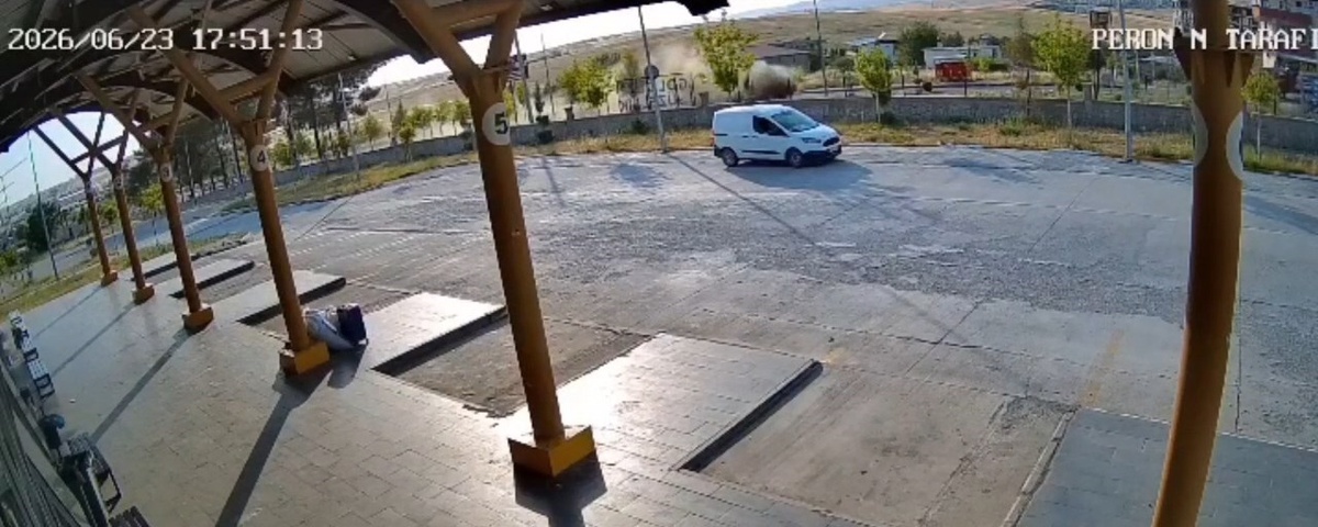 Silvan\'da Takla Atan Otomobilde 2 Ağır Yaralı