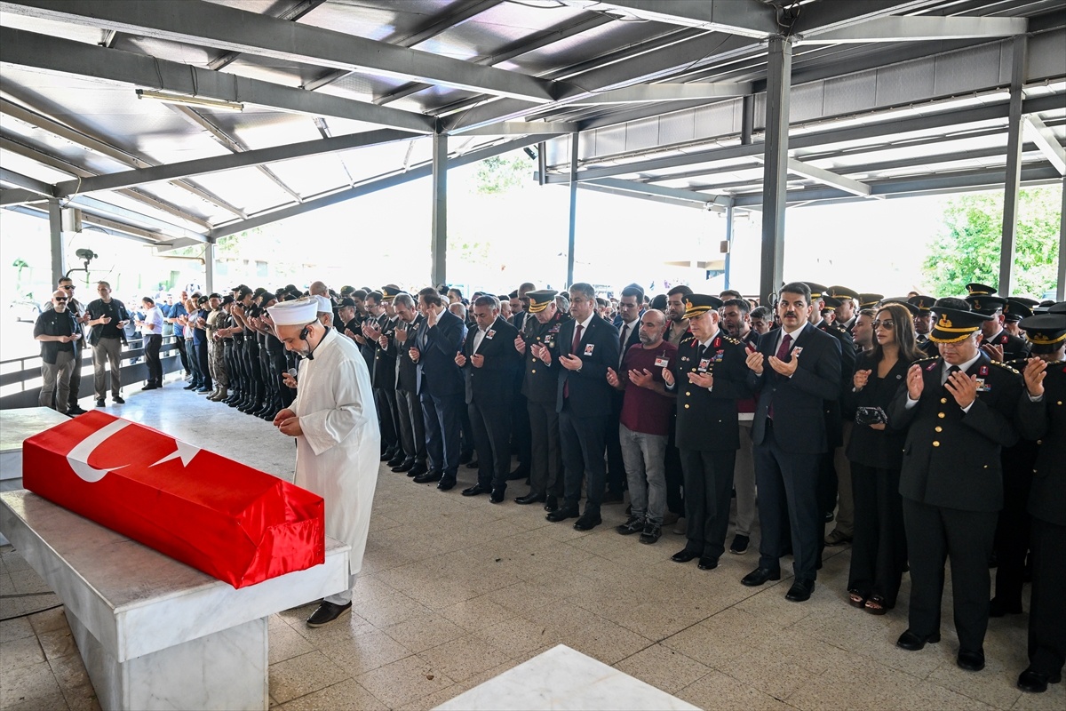 Şehit Jandarma Uzman Çavuş Samet Karabulut, Adana\'da son yolculuğuna uğurlandı