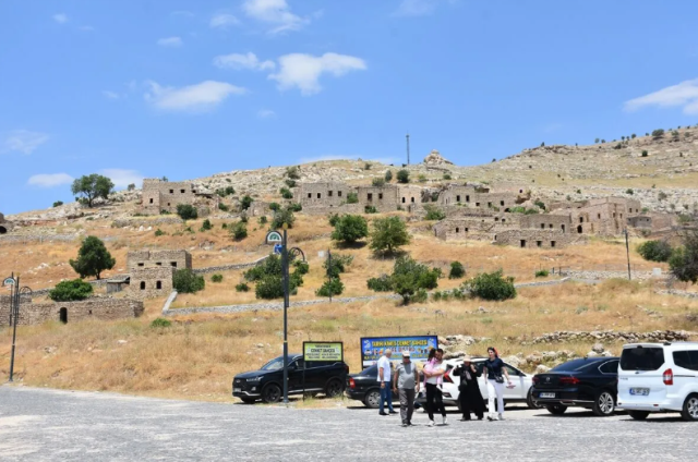 Türkiye’nin hayalet köyüne Avrupa’dan akın akın göç başladı
