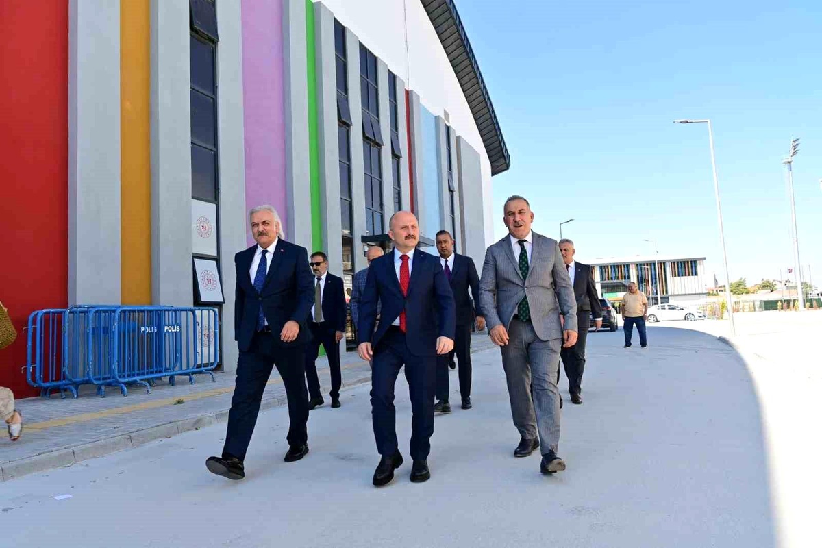 Vali Varol, Söke Gençlik Kompleksi\'ni İnceledi
