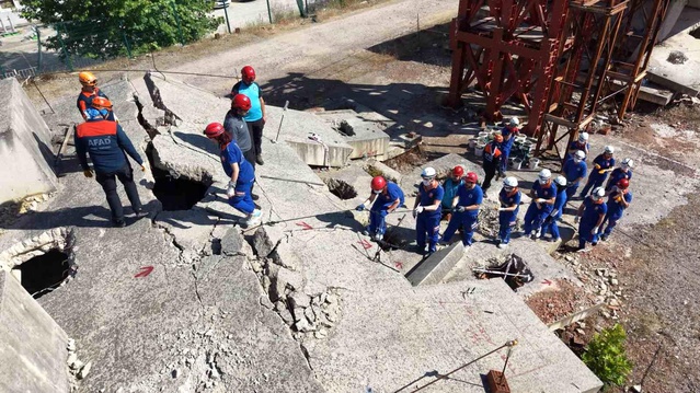 Yalova UMKE’ye 15 Yeni Gönüllü