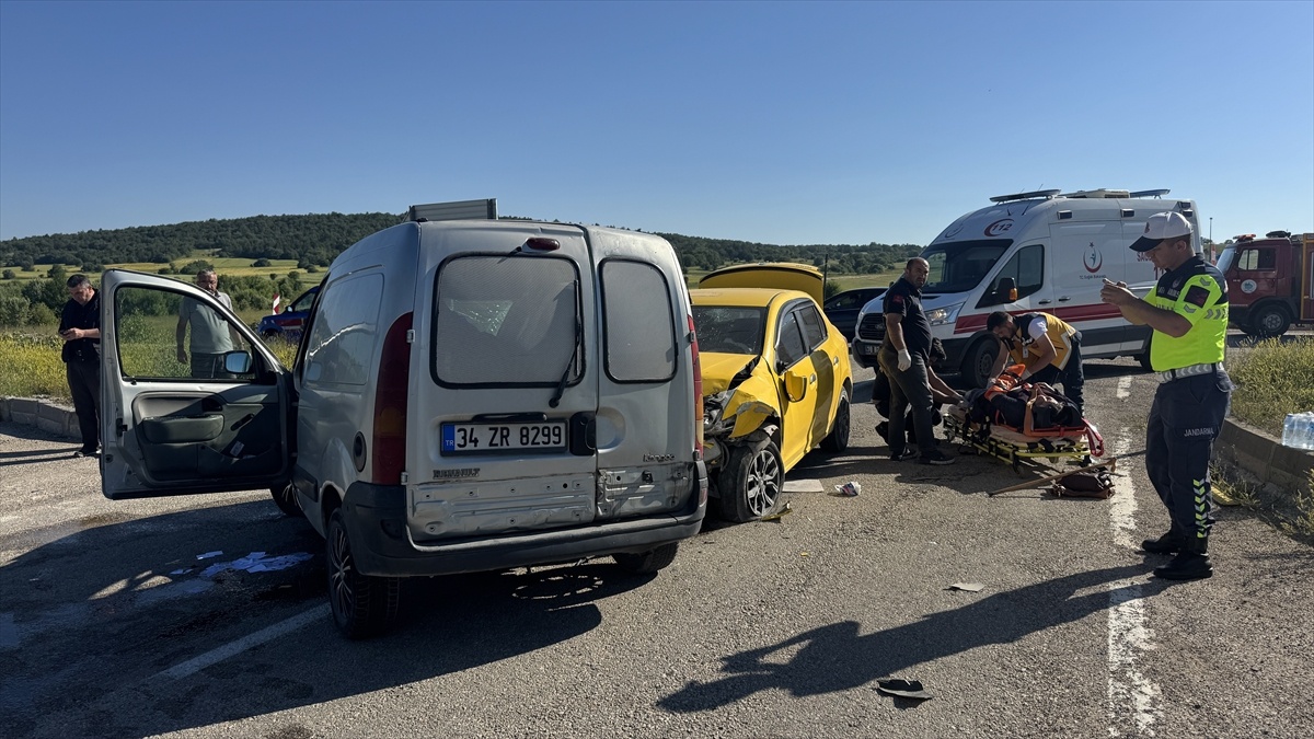 Eflani\'de Trafik Kazası: 4 Yaralı