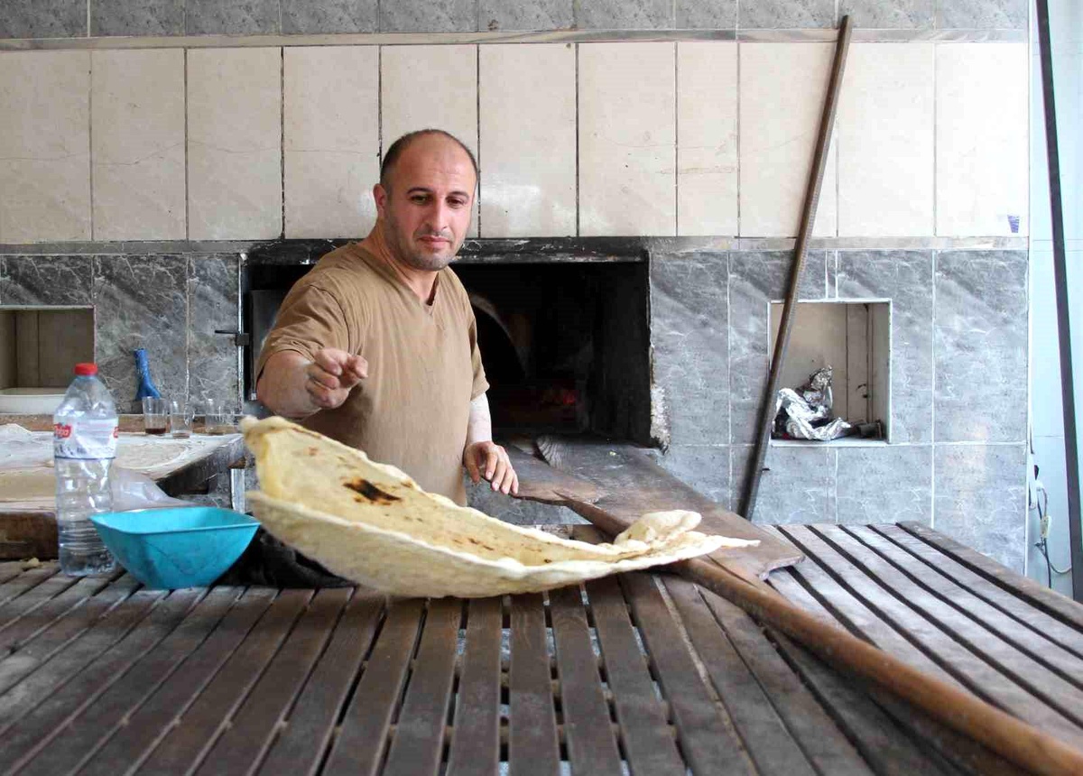 Adana\'da Fırıncılar Zorlu Sıcaklıkla Mücadele Ediyor