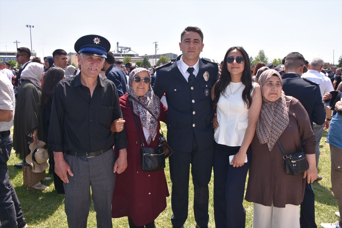 Afyonkarahisar\'da 432 Polis Adayı Mezun Oldu