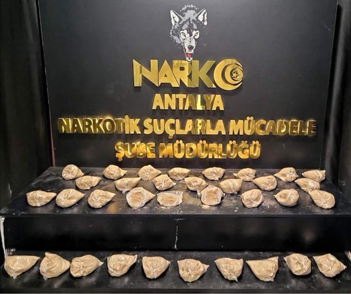 Antalya\'da Eroin Operasyonu: 16.6 Kg Ele Geçirildi